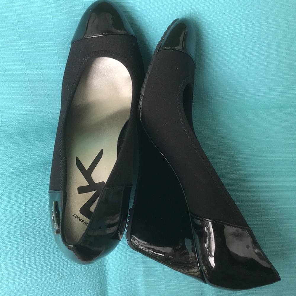 Anne Klein wedge black shoe
